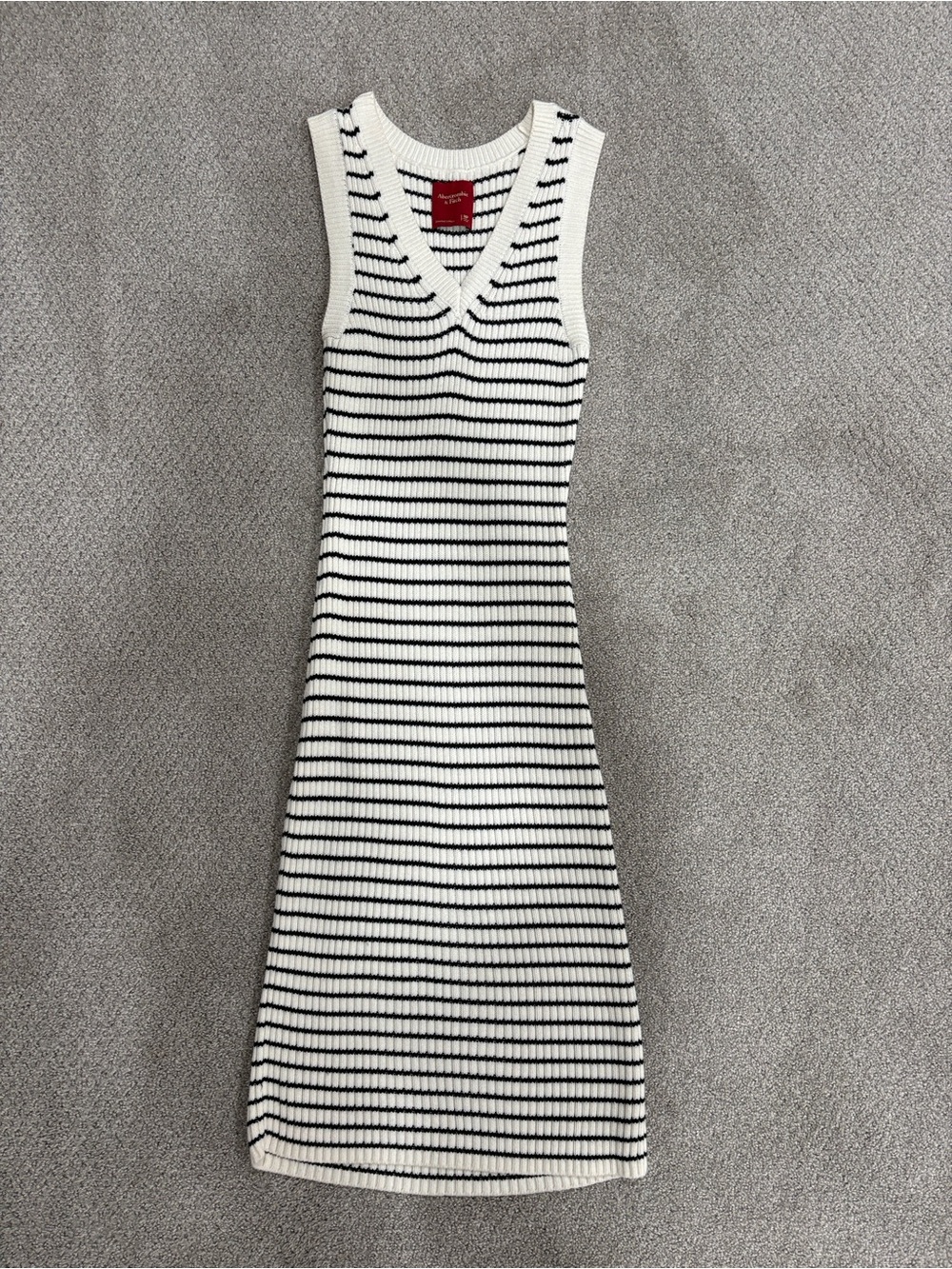 Abercrombie & Fitch Sleeveless Ribbed V-Neck Midi Dress - White & Black